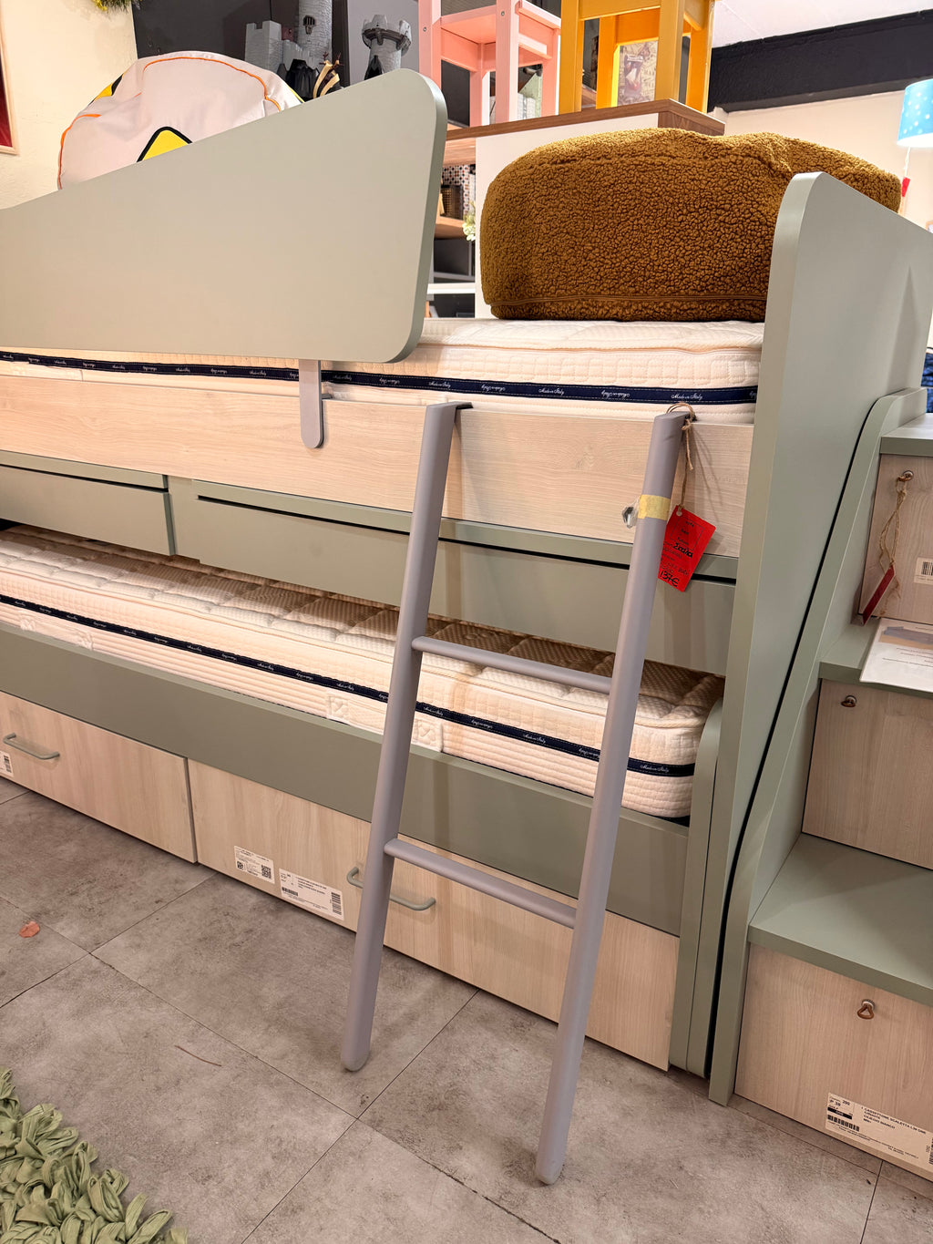 Federico / Μεταλλική Σκάλα