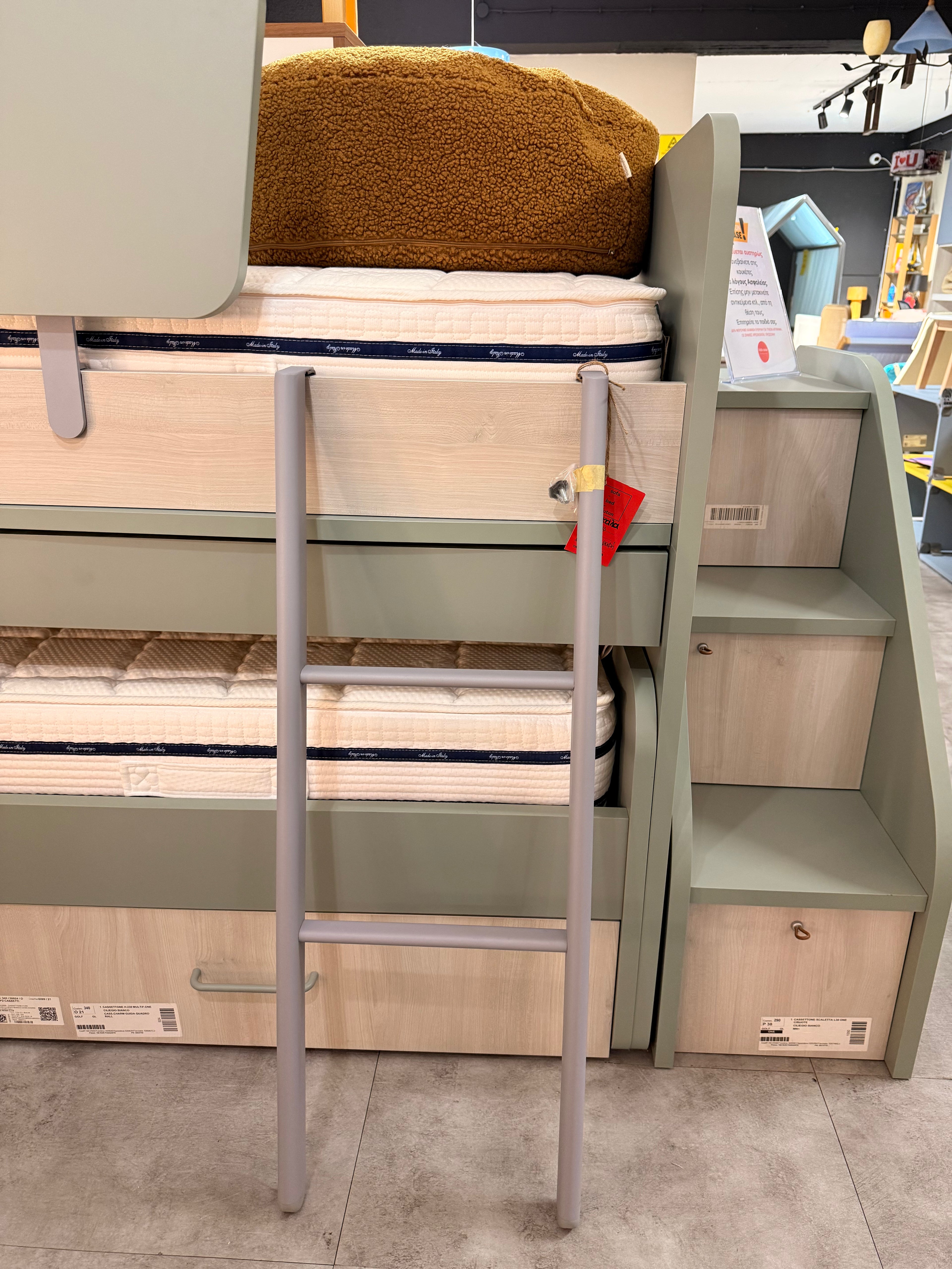 Federico / Μεταλλική Σκάλα