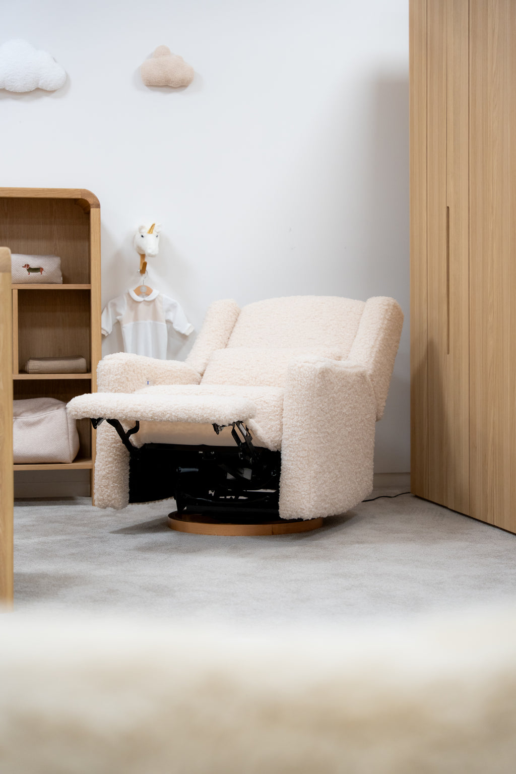 ROCKY electric recliner curly beige / Πολυθρόνα με ηλεκτρικό μηχανισμό ανάκλιση