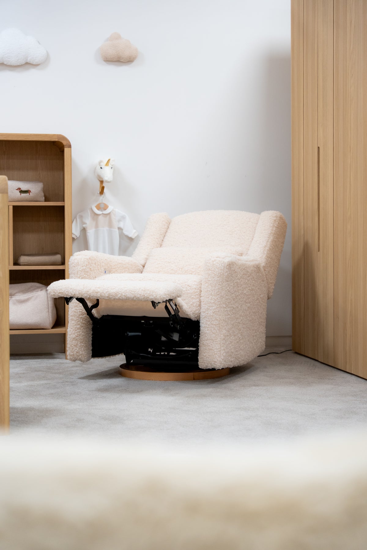 ROCKY electric recliner curly beige / Πολυθρόνα με ηλεκτρικό μηχανισμό ανάκλιση
